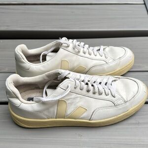 Veja Men's Cream and White Sneakers